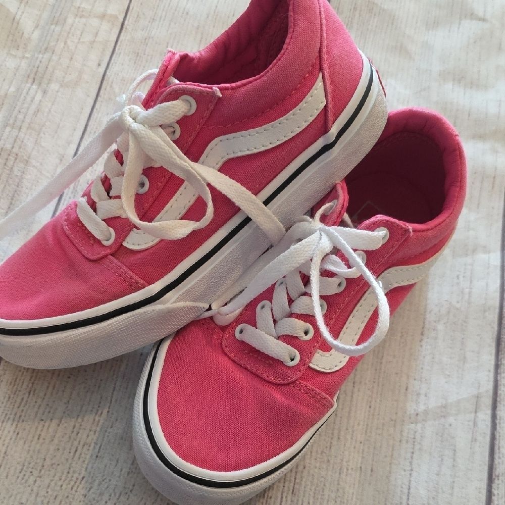 Vans Kids Sneakers in Vibrant Pink and Classic White - Picture 5 of 8